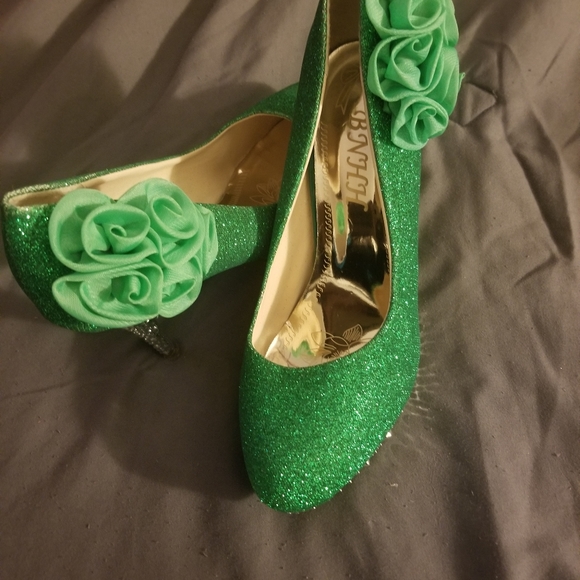 Shoe - Picture 2 of 2